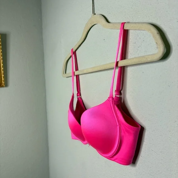 Victoria's Secret Pink Underwire Plunge Bra with Adjustable Straps 32B - Picture 2 of 5